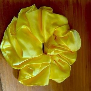 Yellow scrunchie NWOT